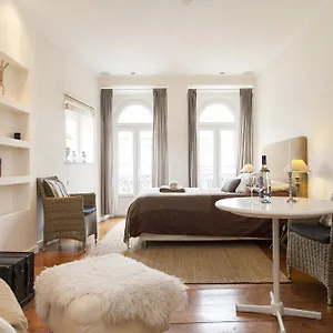  Apartment Chic 1-bed Flat With Balcony, View And Workspace, 5mins To Santa Justa Lift